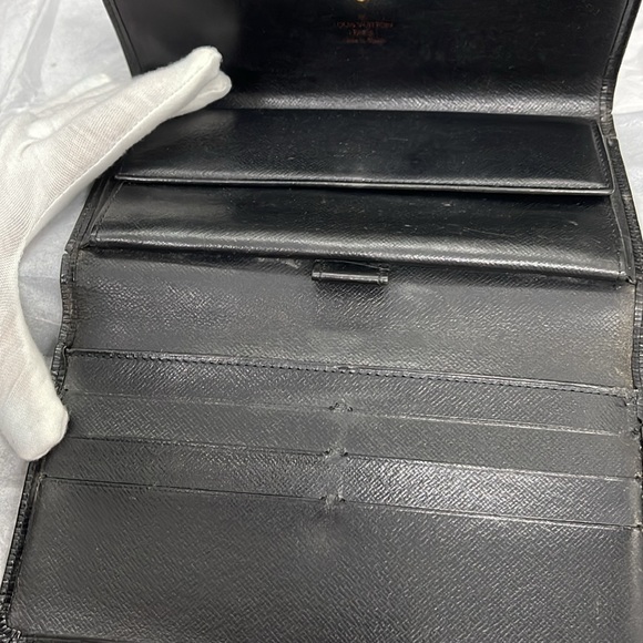 Louis Vuitton Black Epi Trifold Int'l Wallet Authentic Excellent Condition - Picture 4 of 7